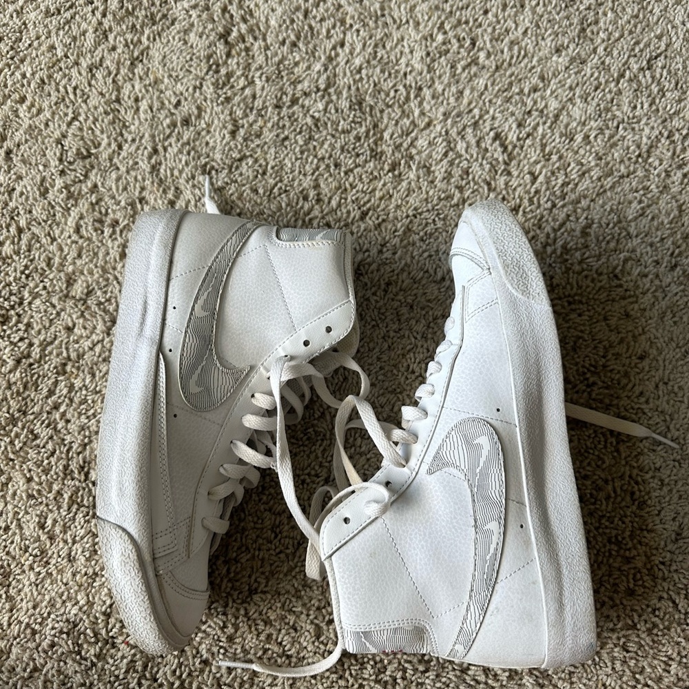 Nike Blazers - Picture 3 of 4